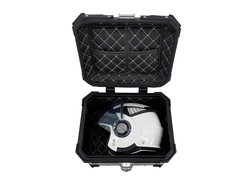 GPR TECH TOP CASE ALPI-TECH 26 LT. SILVER Top case in aluminum, silver color with universal plate included Capacity 26 LT.