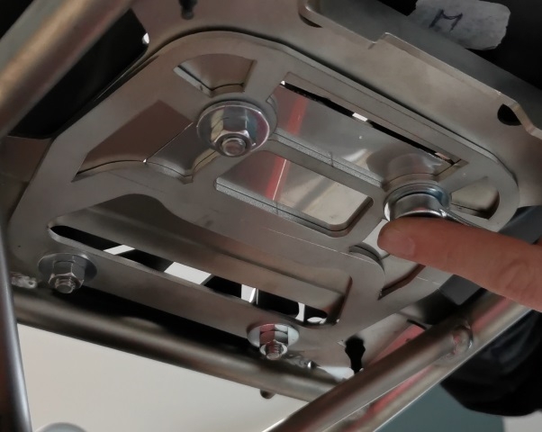 TOP CASE - BAULETTO GPR TECH COMPATABILE CON Aprilia Tuareg 660 2021/2024 e5 GPR TECH BAULETTO TOP CASE ALPI-TECH 55 LT COLORE NERO CON PIASTRA SPECIFICA 