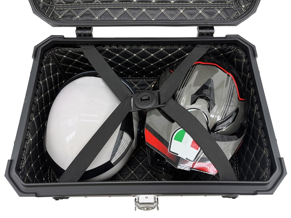 Top case GPR TECH compatible with  GPR TECH Top case in aluminum, black silver color with specific plate included Top case in aluminum, black silver color with specific plate included Capacity 55 LT.
