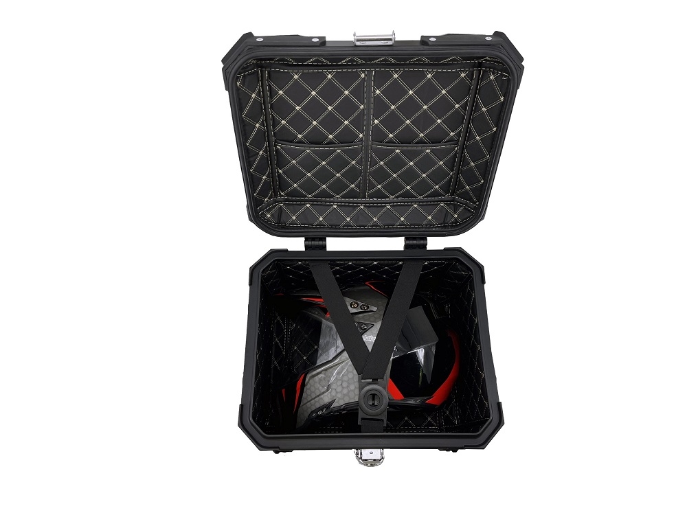 GPR TECH TOP CASE ALPI-TECH 45 LT. BLACK Bauletto top case in alluminio, colore nero con piastra universale inclusa