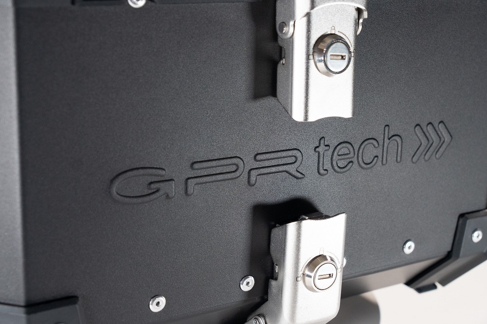 GPR TECH TOP CASE ALPI-TECH 26 LT. BLACK Top case in aluminum, black color with universal plate included Capacity 26 LT.