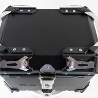 GPR TECH TOP CASE ALPI-TECH 26 LT. BLACK Top case in aluminum, black color with universal plate included Capacity 26 LT.