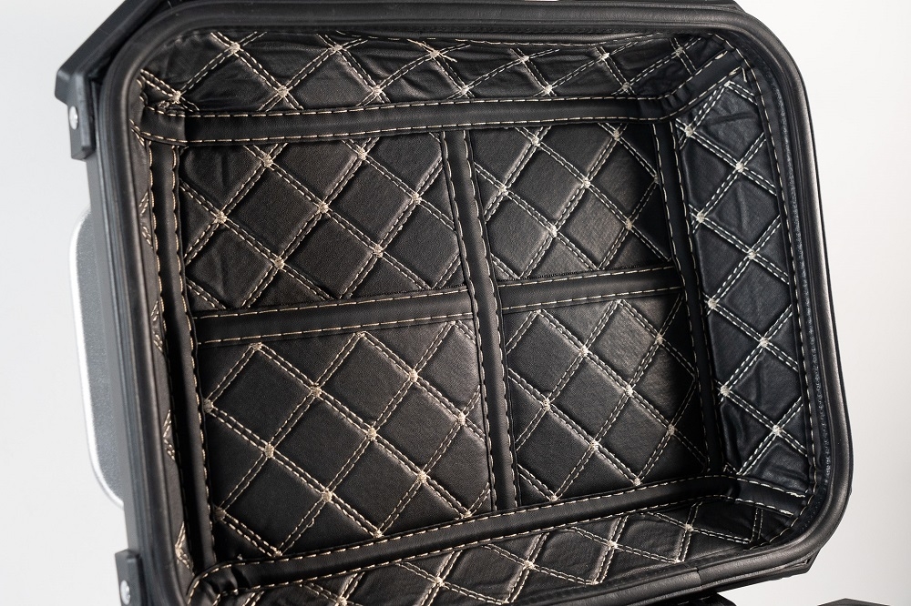 GPR TECH TOP CASE ALPI-TECH 26 LT. BLACK Top case in aluminum, black color with universal plate included Capacity 26 LT.