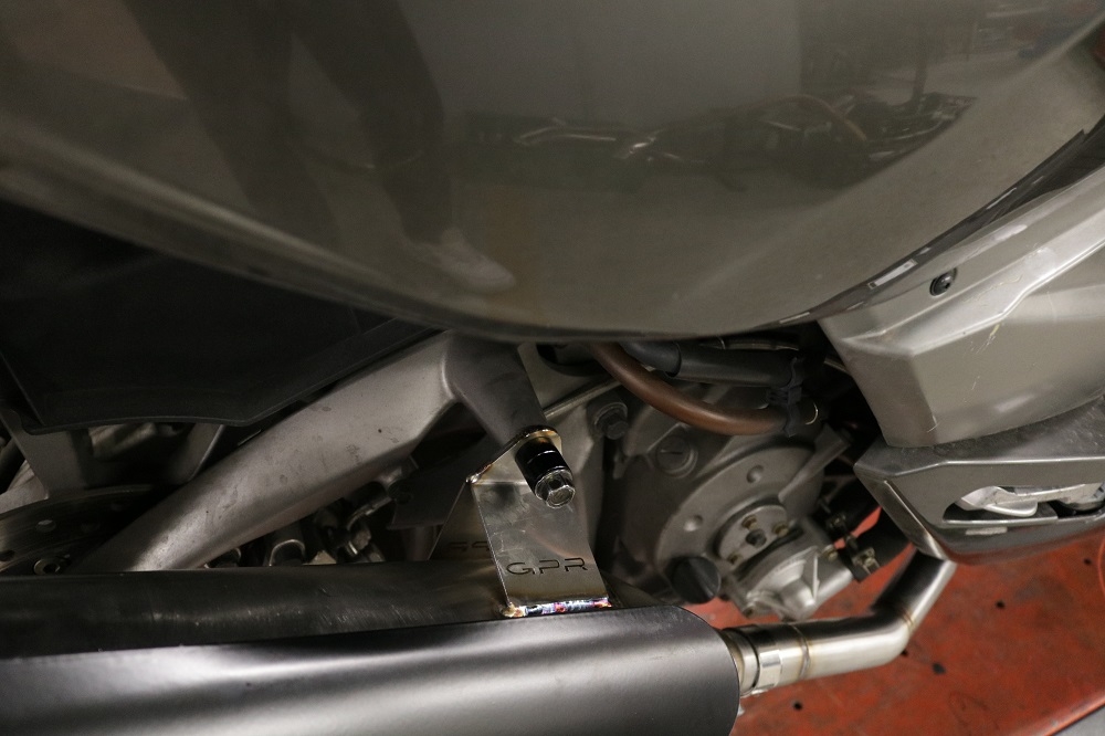 Scarico GPR compatibile con  Quadro Qv 3 2018-2020, Power Bomb, Terminale di scarico omologato,fornito con db killer estraibile,catalizzatore e collettore