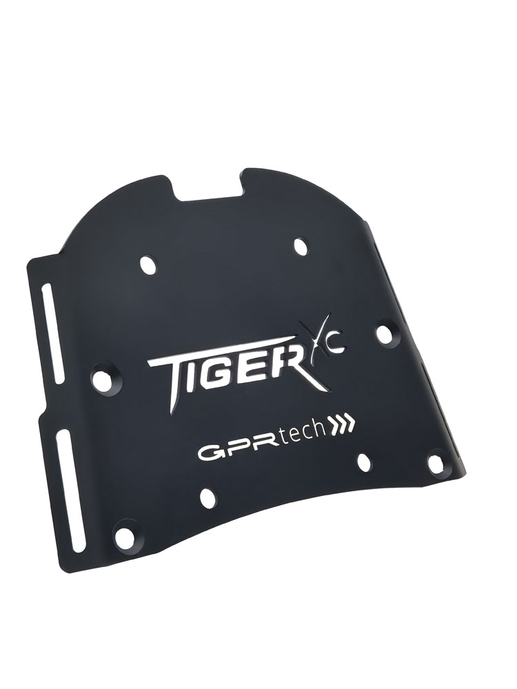 Top case GPR TECH compatible with  GPR TECH Top case in aluminum, black silver color with specific plate included Top case in aluminum, black silver color with specific plate included Capacity 45 LT.