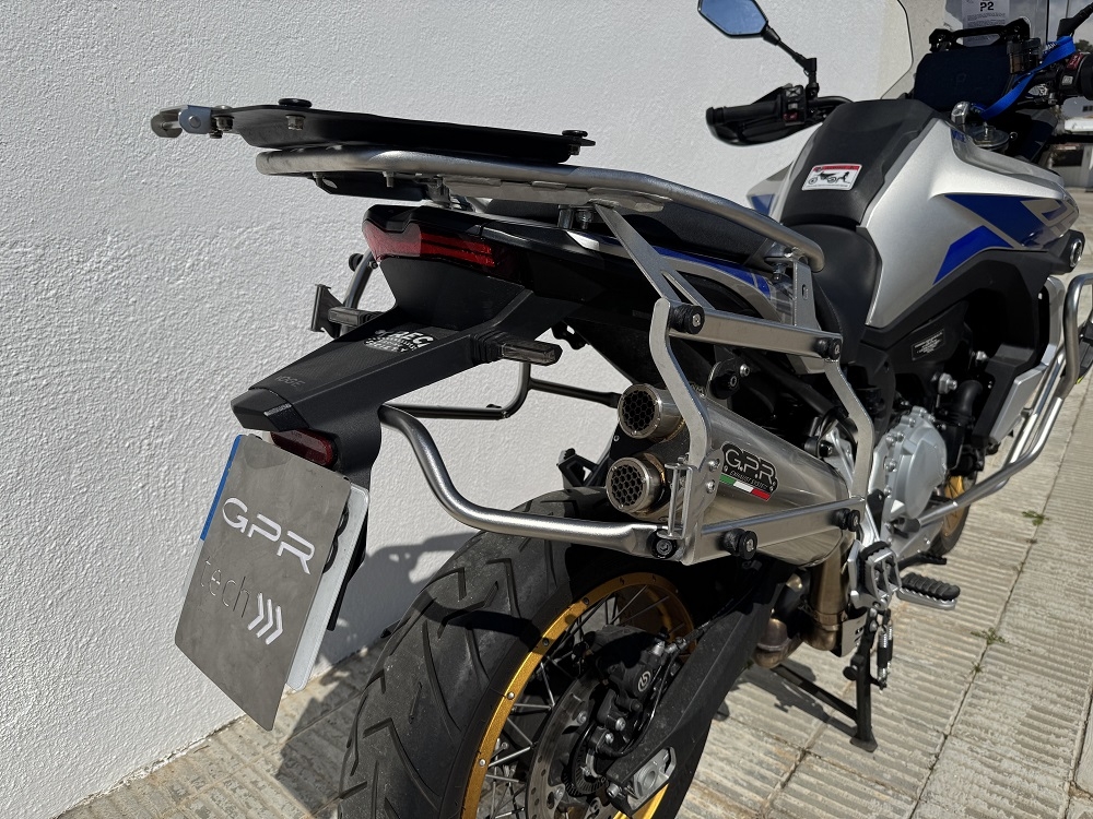 GPR TECH COMPATABILE CON Voge 900DSX 2024/2025 e5 GPR TECH Telaio specifico per valigie laterali capienza 38 Lt + 32 Lt., colore argento 